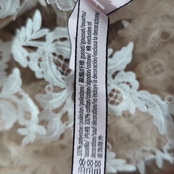 Victoria’s Secret Sheer Mesh Lace Bodysuit Nude White Floral Appliqué Size S - Picture 12 of 13